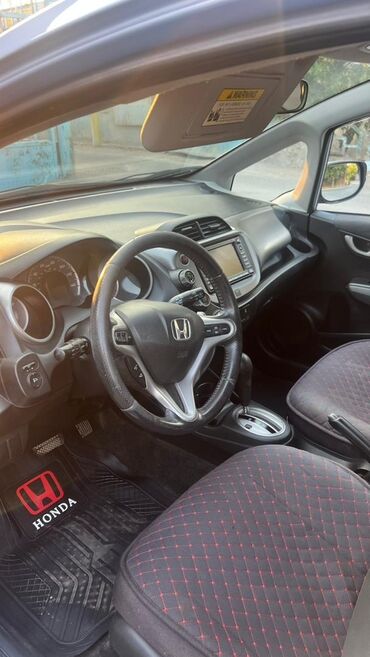 шины на степвагон: Honda Fit: 2009 г., 1.5 л, Автомат, Бензин, Хетчбек