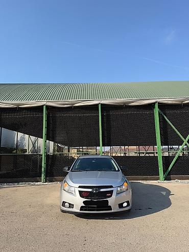 chevrolet cruze faralar: Chevrolet Cruze sedan – gümüşü rəng Xüsusiyyətlər: - Korpus: 4 qapılı — 6