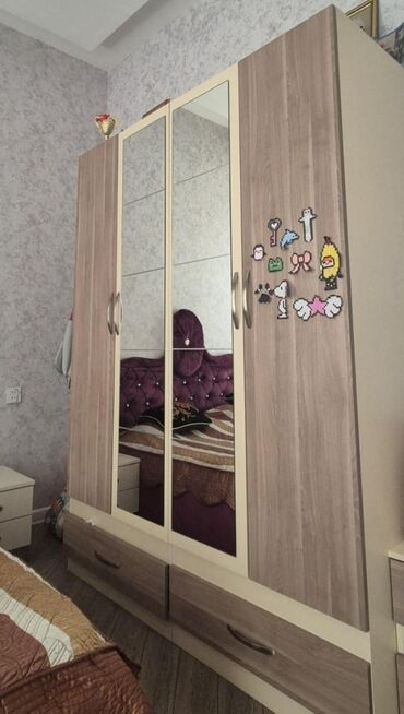 Masalar və oturacaqlar: Dolab Bütün polkaları yerindədir heç bir qırığı yoxdur. Qiymət:150₼
