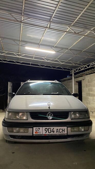 Volkswagen: Volkswagen Passat: 1993 г., 1.8 л, Механика, Бензин, Универсал