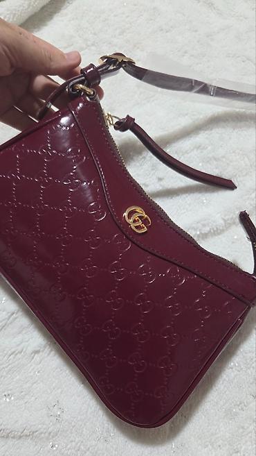muske cipele kragujevac: Nova torbica, nekorišćena i odmah dostupna. 👜✨ Moderan i praktičan — 2