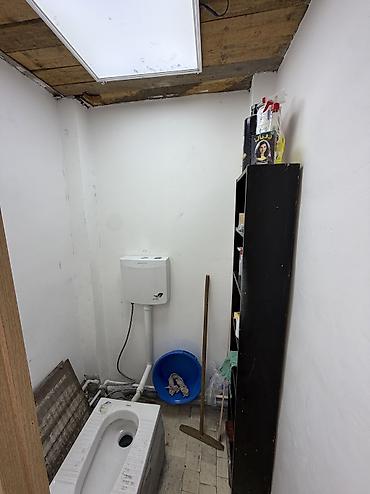 Продажа коммерческой недвижимости: Продажа магазинов В жилом доме, 19 м², Косметический ремонт, 1 этаж — 4