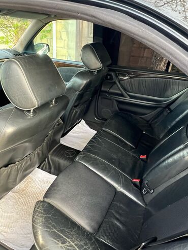 Mercedes-Benz: Mercedes-Benz E-Class: 2.4 l | 2000 il Sedan — 4