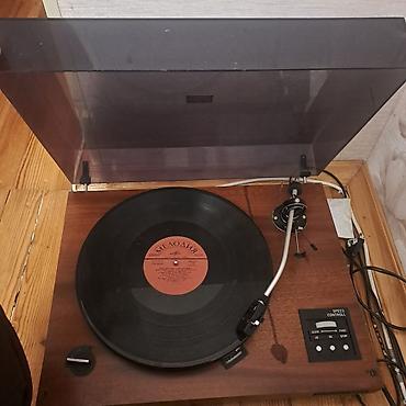 ikinci el dvd: Vinil plastinkalar üçün elektrikli pikap - Korpus: taxta (klassik — 6