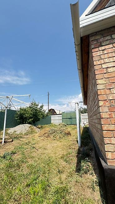 Продажа коттеджей и домов: 🏡✨ Продаётся уютный дом на берегу прекрасного Иссык-Куль ✨🏔️ 📍 Район — 7