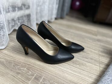 туфли на продажу: Классические женские лодочки - Цвет: черный, матовый - Носок
