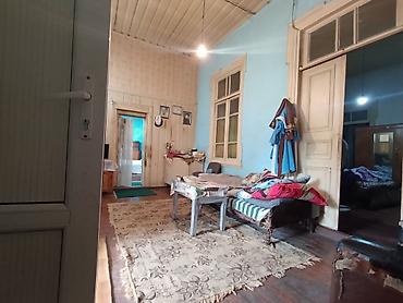 daşkəsən: Satılır: qədim üslublu həyət evi Xüsusiyyətlər: - 1 mərtəbə, hündür — 4