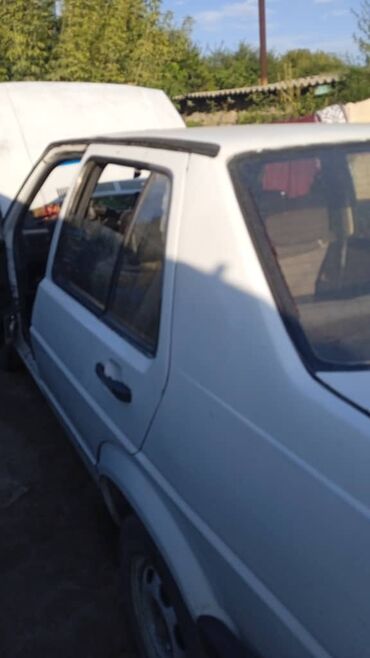 скутеры цены: Volkswagen Jetta: 1989 г., 1.8 л, Механика, Бензин, Седан