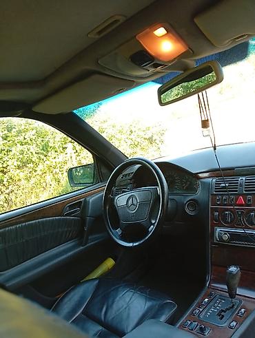 mercedes 180 b: Mercedes-Benz E 230: 2.3 l | 1997 il Sedan — 6
