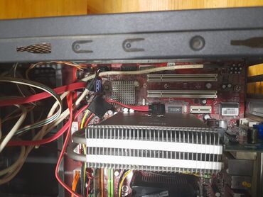 Masaüstü kompüterlər və iş stansiyaları: Masaüstü kompüter (ATX korpus) məlumatlar: -ddr2 2gb ram -intel core — 5