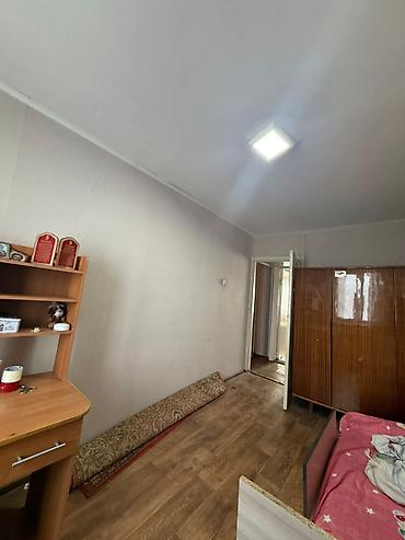 86: 3 комнаты, 58 м², 4 мкр 104 серия, 4 этаж — 8