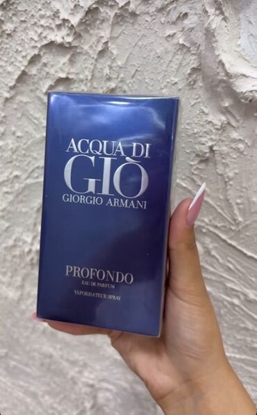 Ətriyyat: Giorgio Armani tərəfindən istehsal olunan Acqua di Gio Profondo
