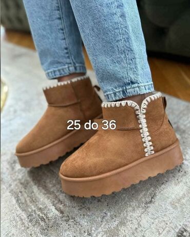 Ugg čizme: Dečije čizmice kolekcija 
jesen zima 
Cena 3500
Vel. 25-36 
P/30 — 4