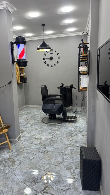 Kommersiya daşınmaz əmlakının satışı: Sumqayit seheri 8 ci mikrayon baki kucesi tam tam tam yol kenari 280 — 10