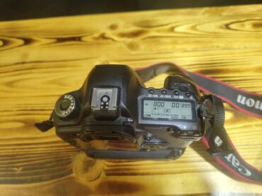 Enerji qurğuları: *SATILIR* 5D mark II 50 mm 1.8 lens Flash Flash üçün orginal zaryadka — 5