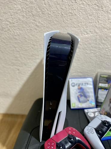 PS5 (Sony PlayStation 5): Sony ps + mk1-astrobot внутри приставки. Два джойстика оригинальные — 5