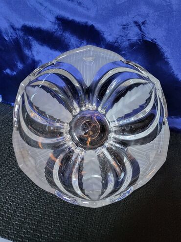 Stare vaze i dekor: Bombonijera nova,kristal,led,brusen kristal Jugoslavija,rucni — 14