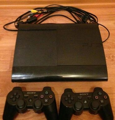 Шлемы: Sony PS3 Super Slim 500gb, 40игр, 2 джойстика Pes13+патч, Blur