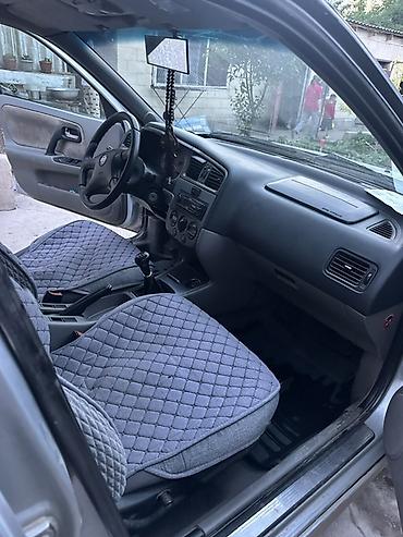 07 oturacaqlar: Nissan Primera Wagon – gümüş rəng, universal kuzov Xüsusiyyətlər: - — 5