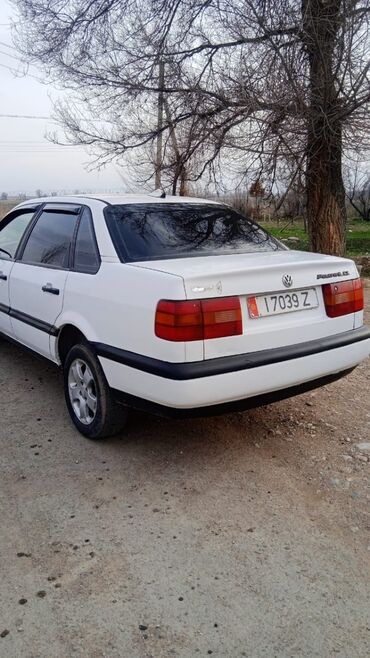 Volkswagen: Volkswagen Passat: 1994 г., 1.8 л, Механика, Бензин, Седан