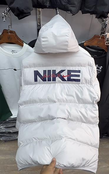 3 jordan: Пуховик Nike с капюшоном, светло‑серый/белый - Тёплый объёмный — 2