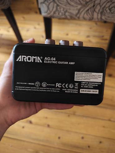 Gitaralar: Ağ rəngli elektrik gitara komplekti təqdim olunur. Dəstə şəkildə — 7