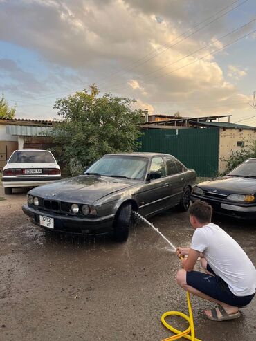 битые авто продажа: BMW 5 series: 1992 г., 2 л, Механика, Бензин, Седан