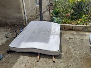 tek neferlik matras: Matras normal vezyetdedir