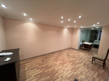 Uzunmüddətli kirayə mənzillər: Yasamal rayonunda Şarifzada küçasinda beşmartabali daş evin birinci -da lalafo.az — 8 Uzunmüddətli kirayə mənzillər: Yasamal rayonunda Şarifzada küçasinda beşmartabali daş evin birinci — 8