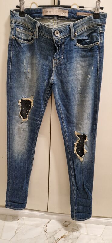 ramax pantalone: Guess, skinny low farmerice, sa cirkonima. Pocepani deo na nogavicama