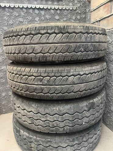 шины r14c: Набор из четырех шин с размерами 205/75R16C. Шины имеют маркировку