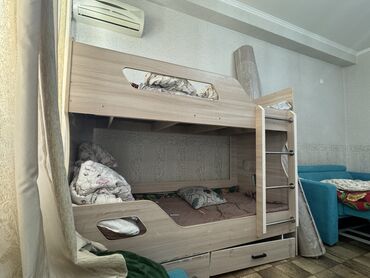 детские двухъярусные кровати из металла: Двухъярусная детская кровать, Б/у, ЛДСП, цвет - Бежевый