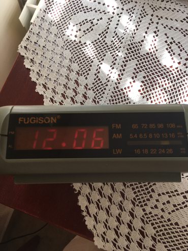fen za kosu: Ispravan radio sat Fugison sa alarmom za buđenje, crvenim svetlećim