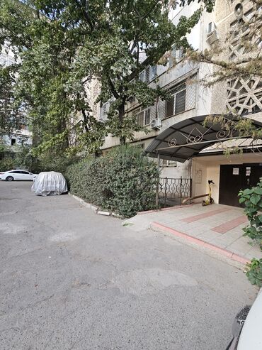 сдаю учебный центр: 3 комнаты, 70 м², 106 серия, 1 этаж