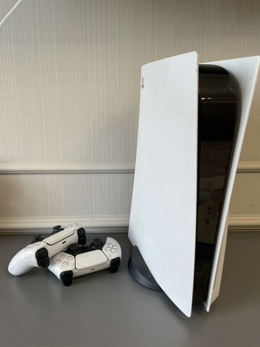 медиа плеер: Игровая консоль Sony PlayStation 5 в белом цвете, поставляется в