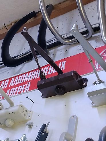 даводчик: Доводчик дверной напольный/накладной типа «верхний» с рычажной тягой — 1