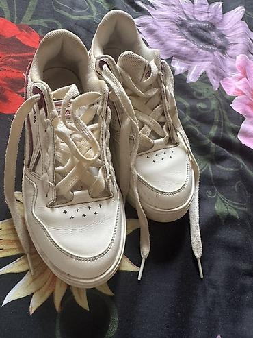 dunk low: Кроссовки белые, классический силуэт. - Материал верха: кожа. - — 1
