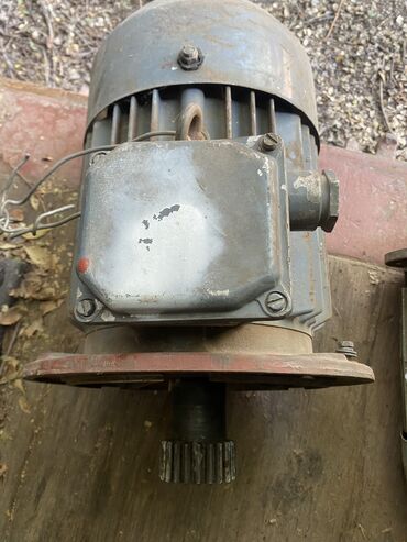 Другое оборудование для производства стройматериалов: Гильотина, разматыватель ( клеть) остаток кровельного металла, все — 31