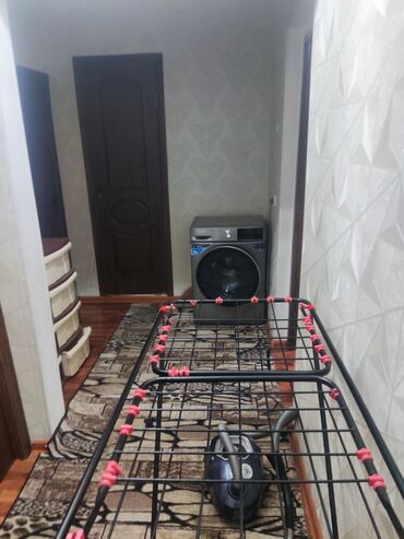 квартиры в бишкеке аренда долгосрочно восток 5: 2 бөлмө, Менчик ээси, Чогуу жашоо менен, Жарым -жартылай эмереги бар