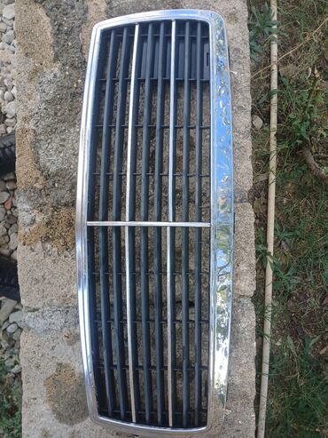 Soyutma və qızdırma sistemləri: Avtomobil üçün ön radiator barmaqlığı (qril). - Klassik üslublu
