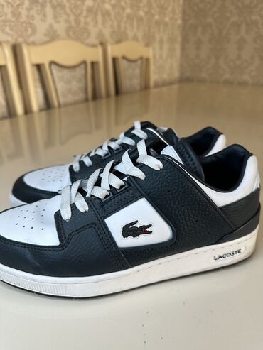 Кроссовки и спортивная обувь: Lacoste оригинал 
В отличном состоянии 
Мало в носке