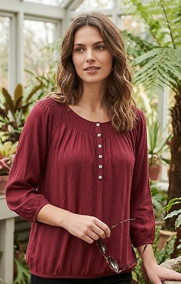 celebre avon: Ženska bluza u bordo boji - Model: ležerna bluza sa okruglim izrezom — 1