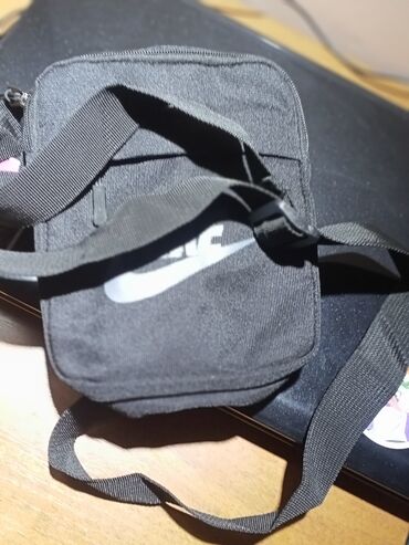 сумки для ноутбуков женские: ## Барсетка Nike: твой надежный спутник Сочетая стиль и