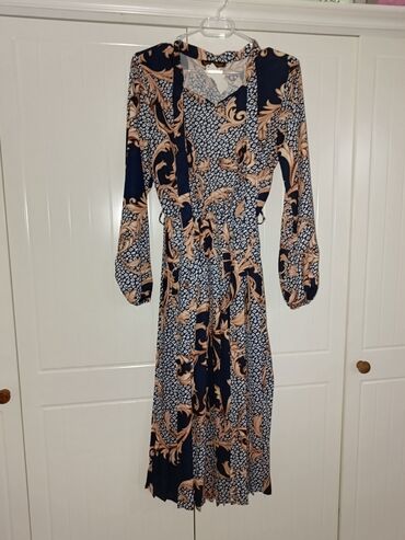 Toy paltarları: 👗 1 defe toya geyinilib. 👗 Türkiyədən alınıb. 👗 Yenidir. 👗 — 9