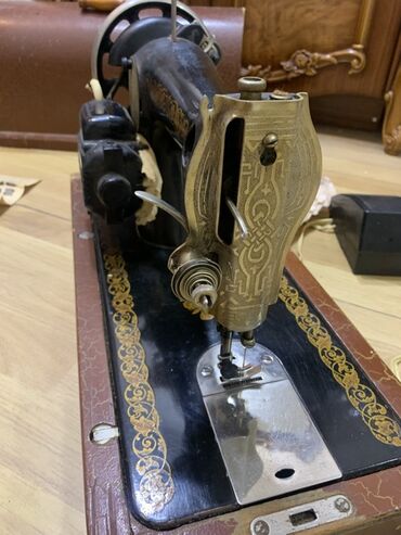 Qədim tikiş maşınları: Antik üslubda elektrik tikiş maşını Rusyanın singer firmasının tikiş — 1