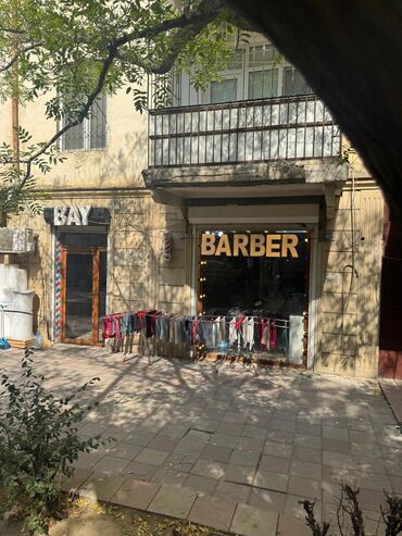 Salonun hazir isci qurupu var ve ayliq geliri var. Şəhərin mərkəzində