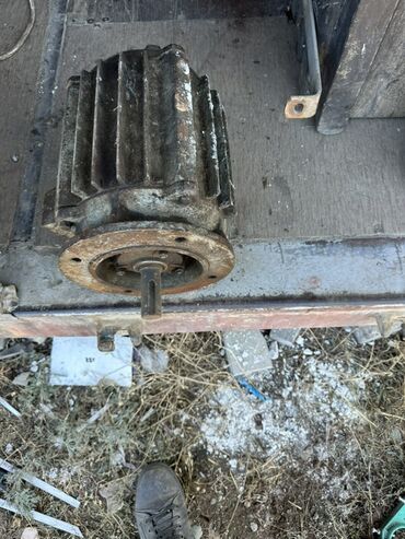 электрический двигатели: Электродвигатель промышленный с фланцевым креплением - Корпус с