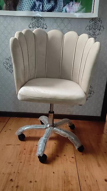 кресло для офиса: Krem rəngli yumşaq parça üzlü ofis/studio, make-up kreslosu. 450 — 1
