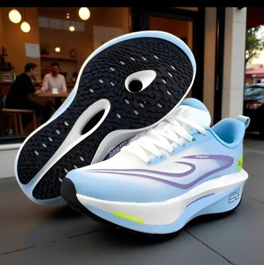 день и ночь корейский бад: Легкие беговые кроссовки в небесно-голубой расцветке с белыми и