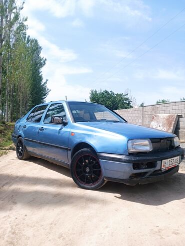 спринтер на продажу: Автомобиль Volkswagen Jetta синего цвета с кузовом седан. Модель